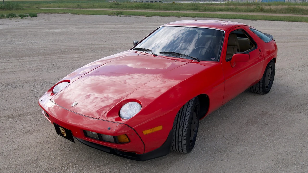 1982 Porsche 928 - Image 2 of 31