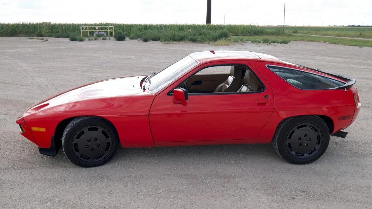 1982 Porsche 928 - Image 4 of 31