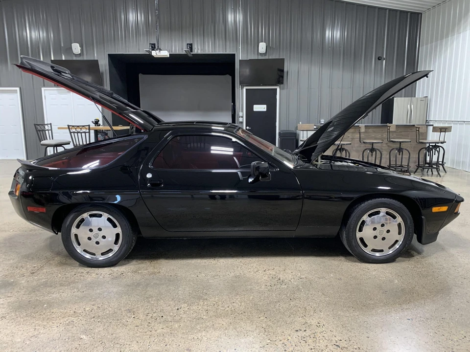 1982 Porsche 928 - Image 24 of 31
