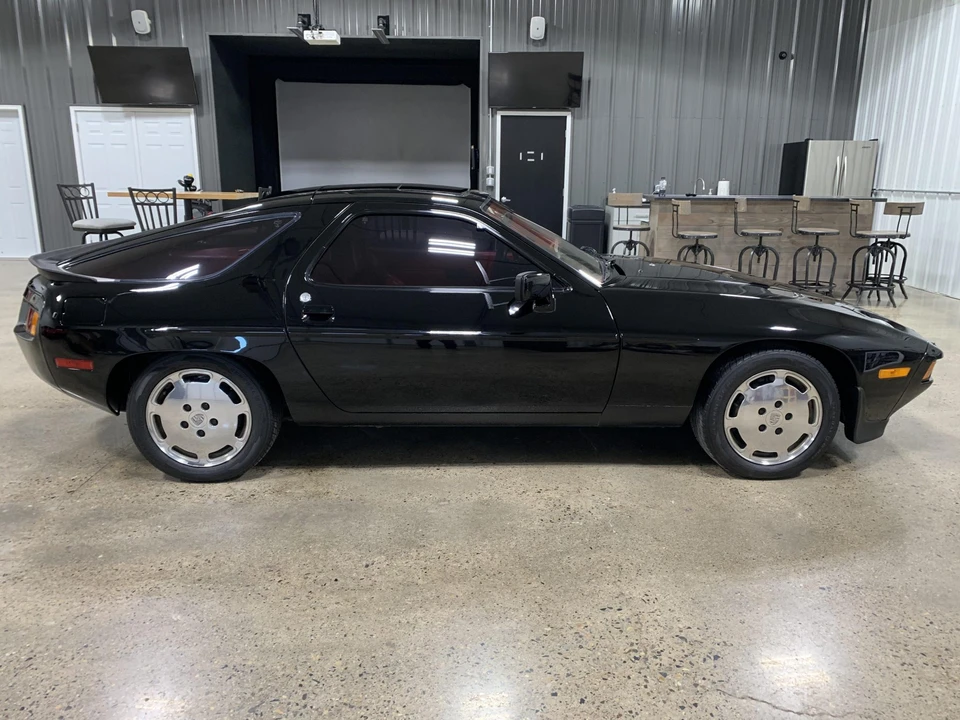 1982 Porsche 928 - Image 7 of 31