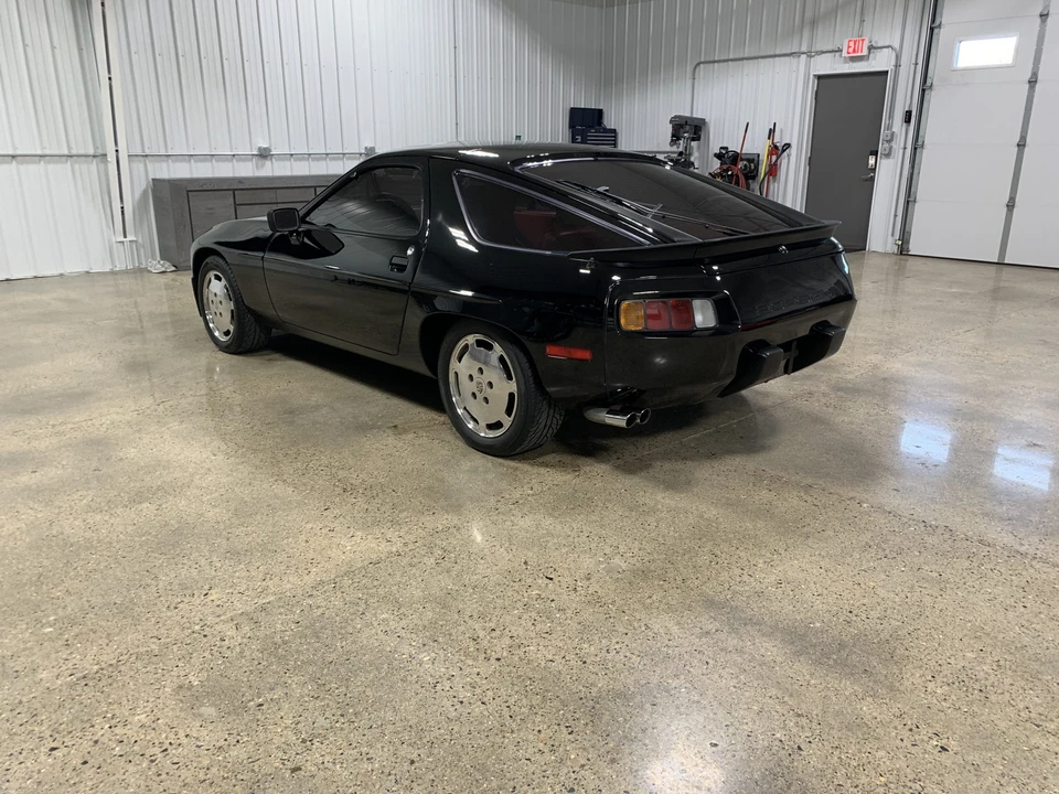 1982 Porsche 928 - Image 4 of 31