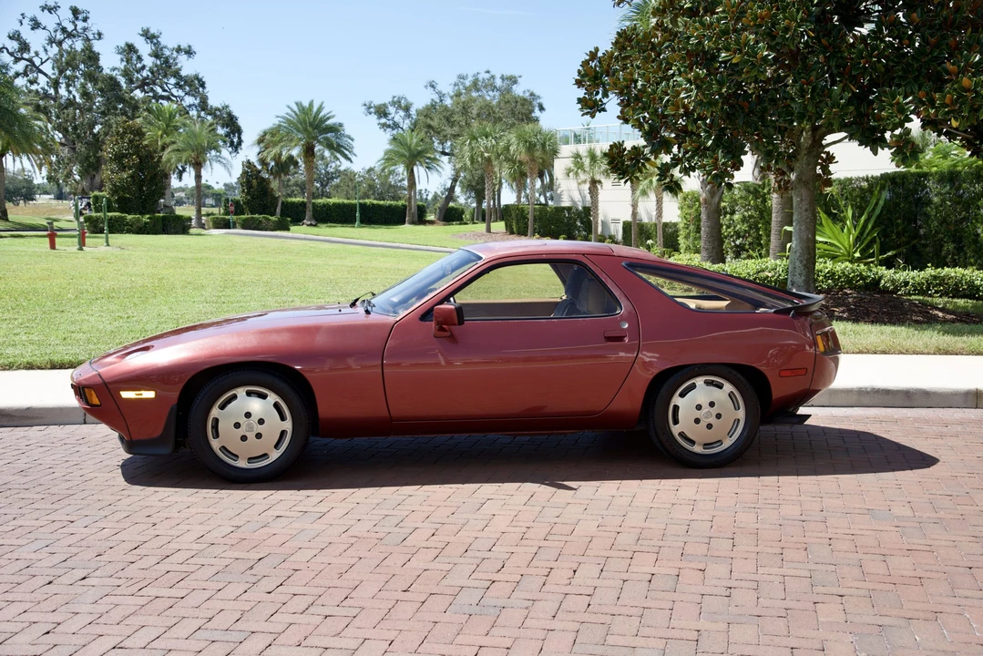 1982 Porsche 928 - Image 5 of 31
