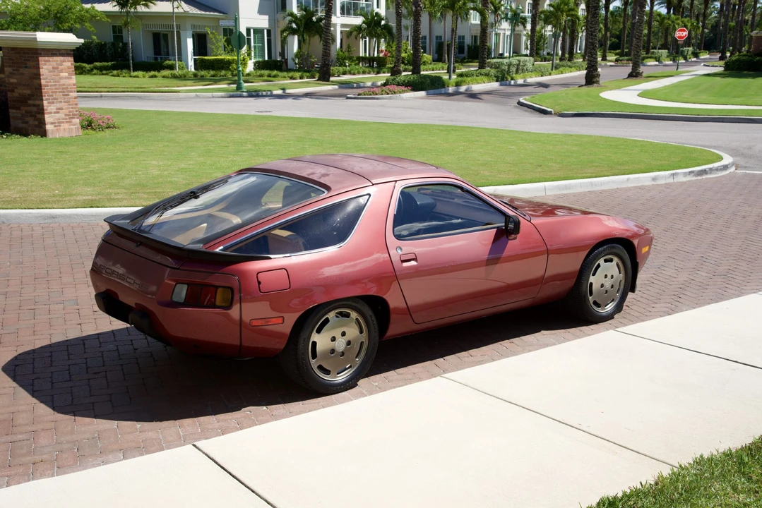 1982 Porsche 928 - Image 10 of 31