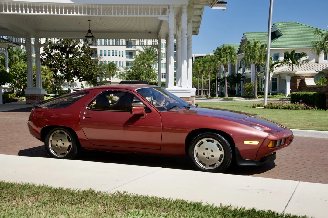 1982 Porsche 928 - Image 12 of 31