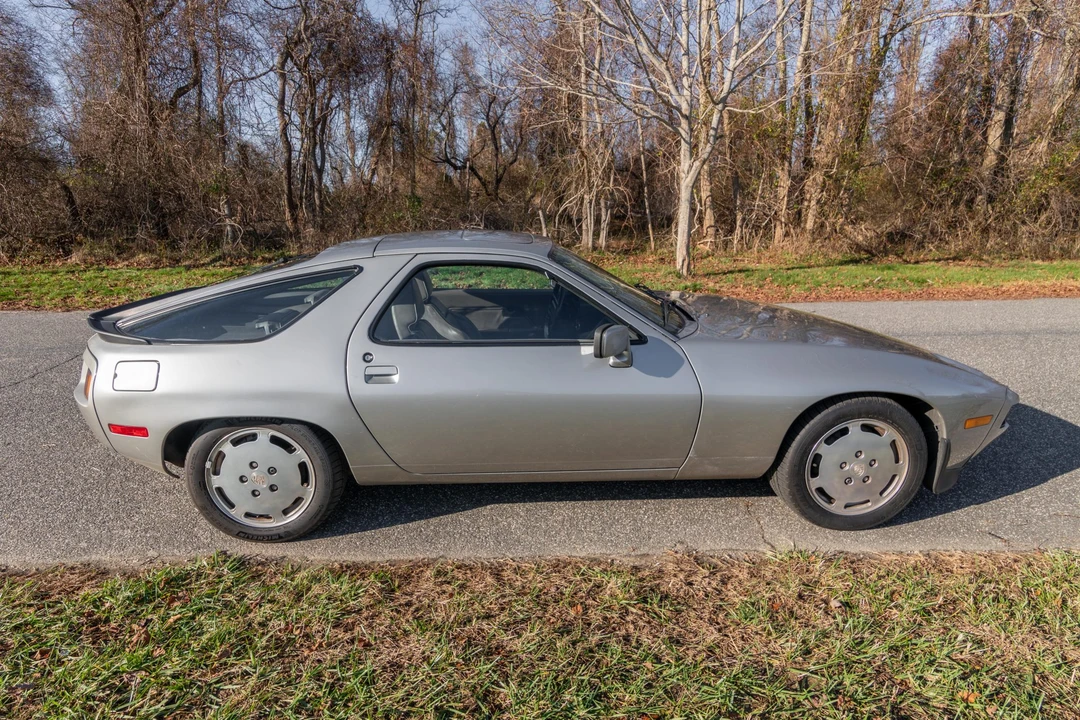 1982 Porsche 928 - Image 2 of 31