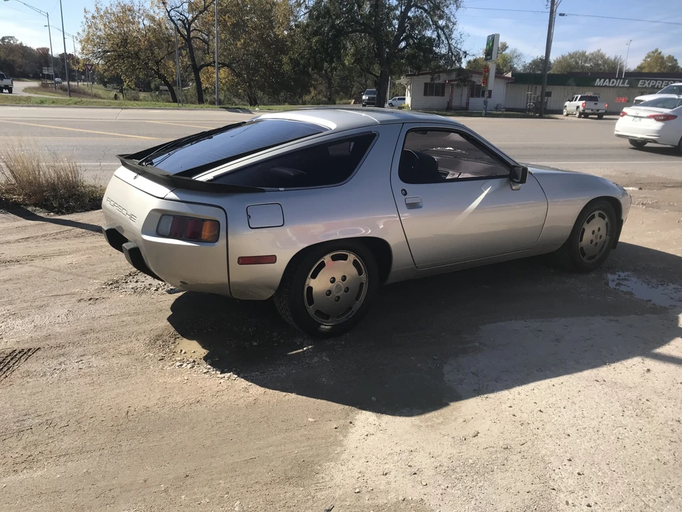1982 Porsche 928 - Image 21 of 31