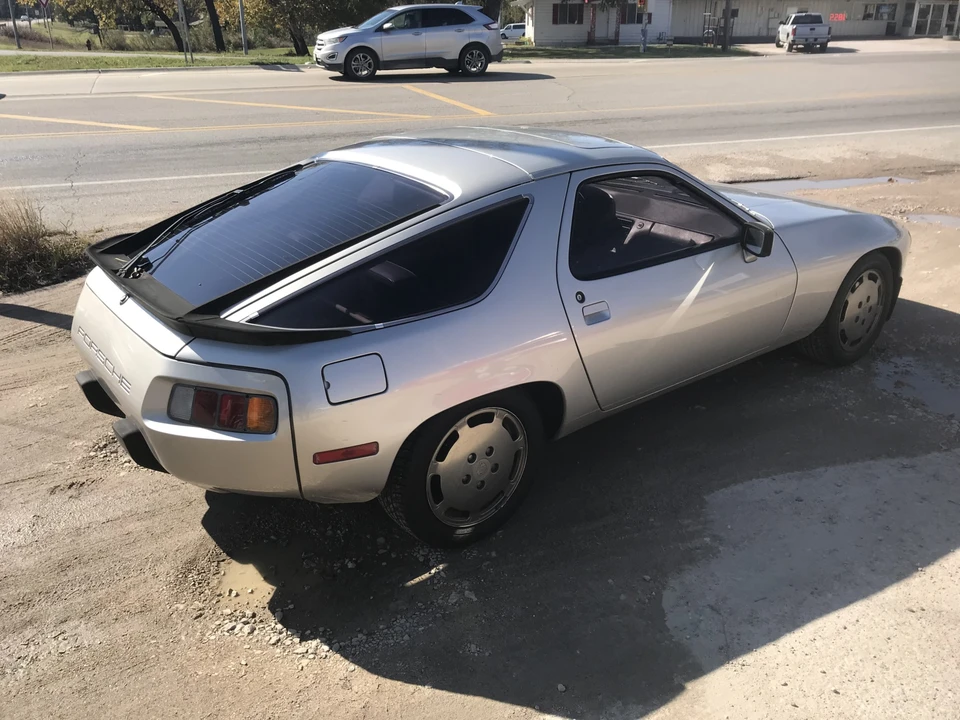 1982 Porsche 928 - Image 24 of 31