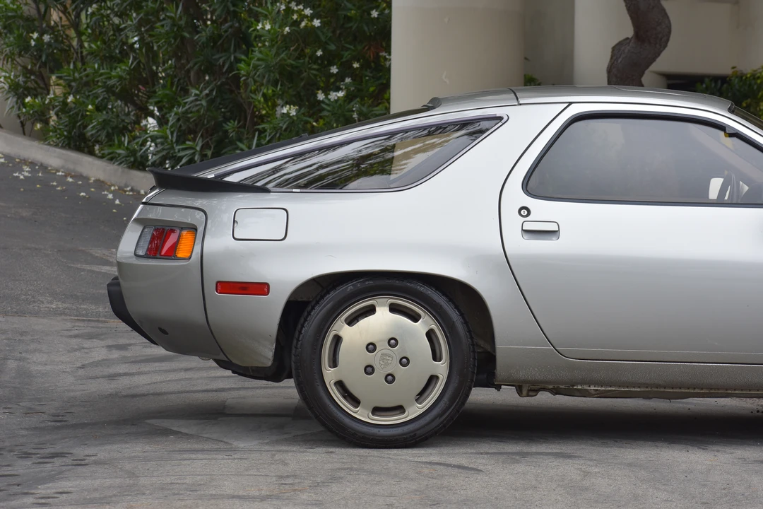 1982 Porsche 928 - Image 16 of 31