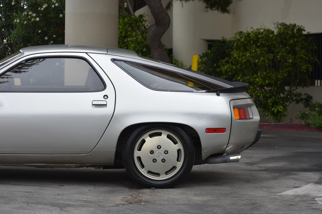 1982 Porsche 928 - Image 10 of 31