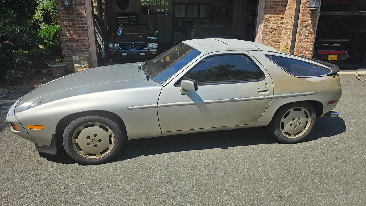 1982 Porsche 928 - Image 3 of 13