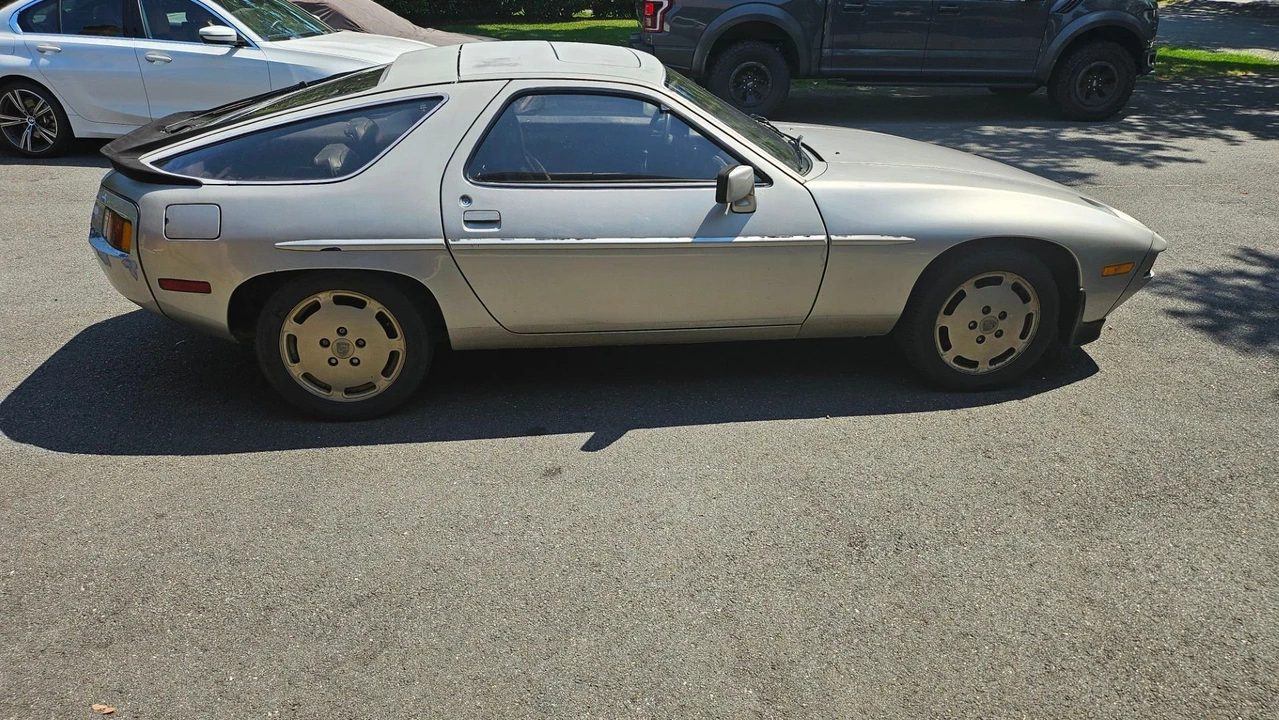 1982 Porsche 928 - Image 5 of 13