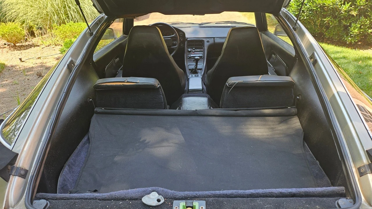 1982 Porsche 928 - Image 10 of 13