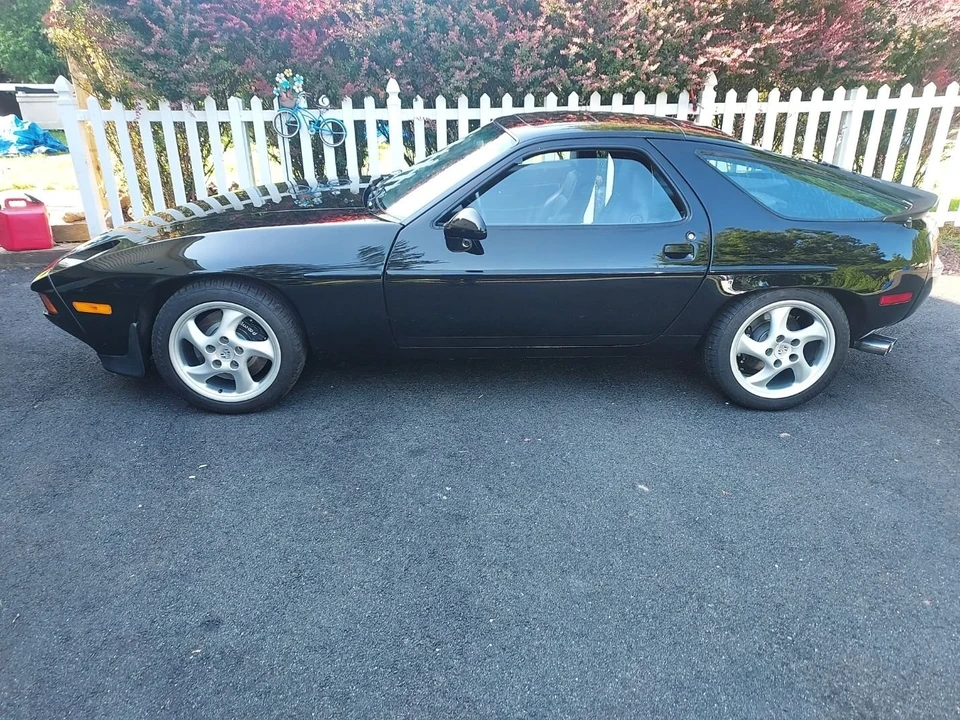 1982 Porsche 928 - Image 2 of 12