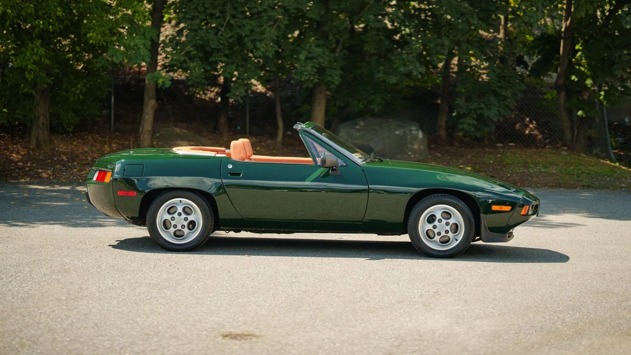 1982 Porsche 928 - Image 11 of 31
