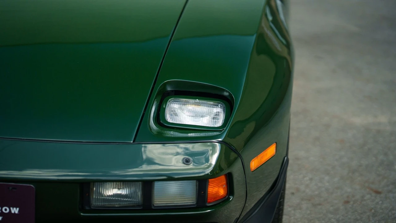 1982 Porsche 928 - Image 13 of 31