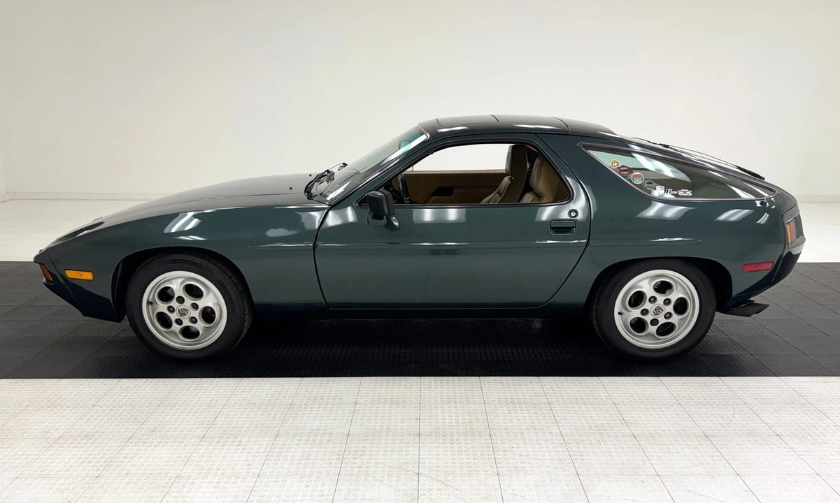 1982 Porsche 928 - Image 2 of 12