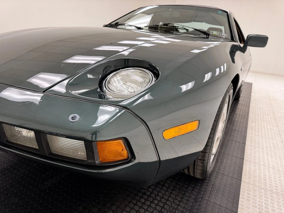 1982 Porsche 928 - Image 10 of 21