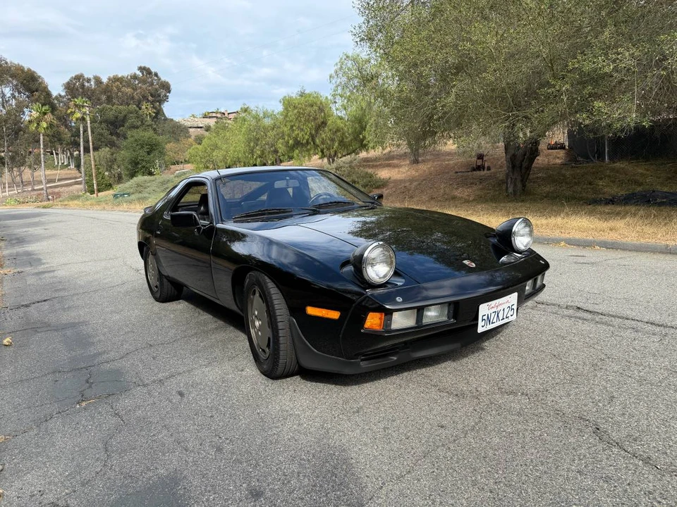 1982 Porsche 928 - Image 2 of 20