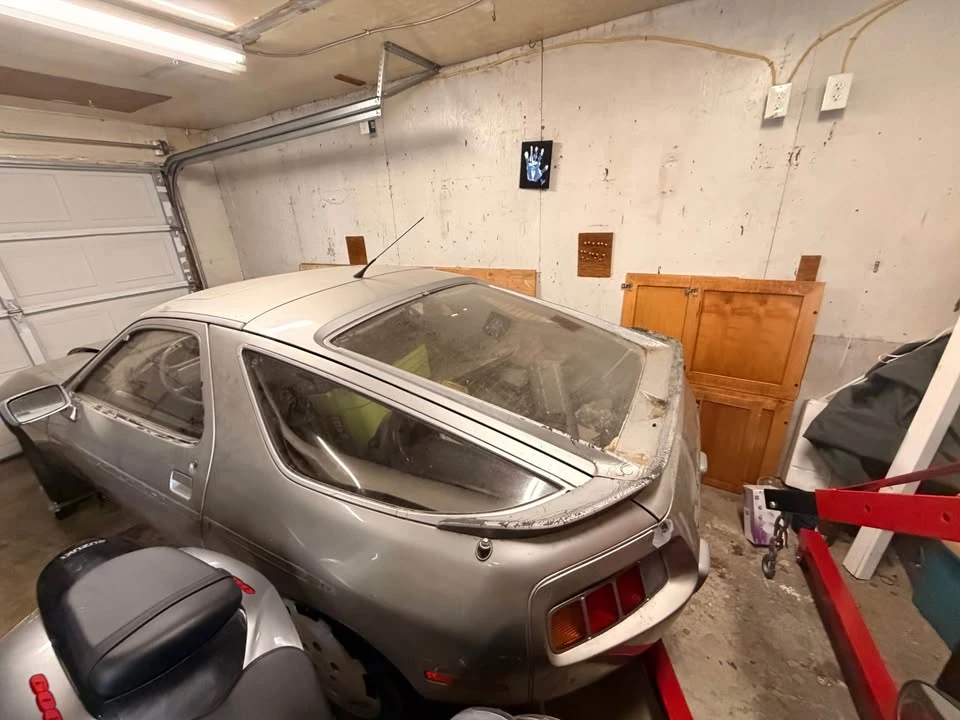 1982 Porsche 928 - Image 4 of 4