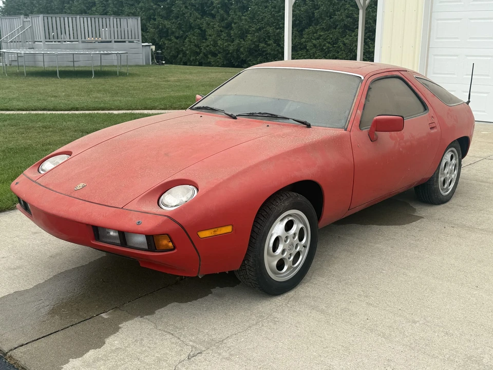 1982 Porsche 928 - Image 2 of 31
