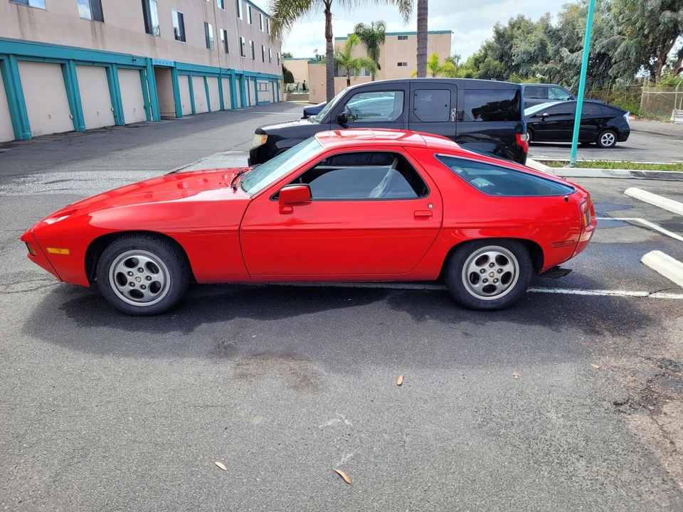 1982 Porsche 928 - Image 6 of 8