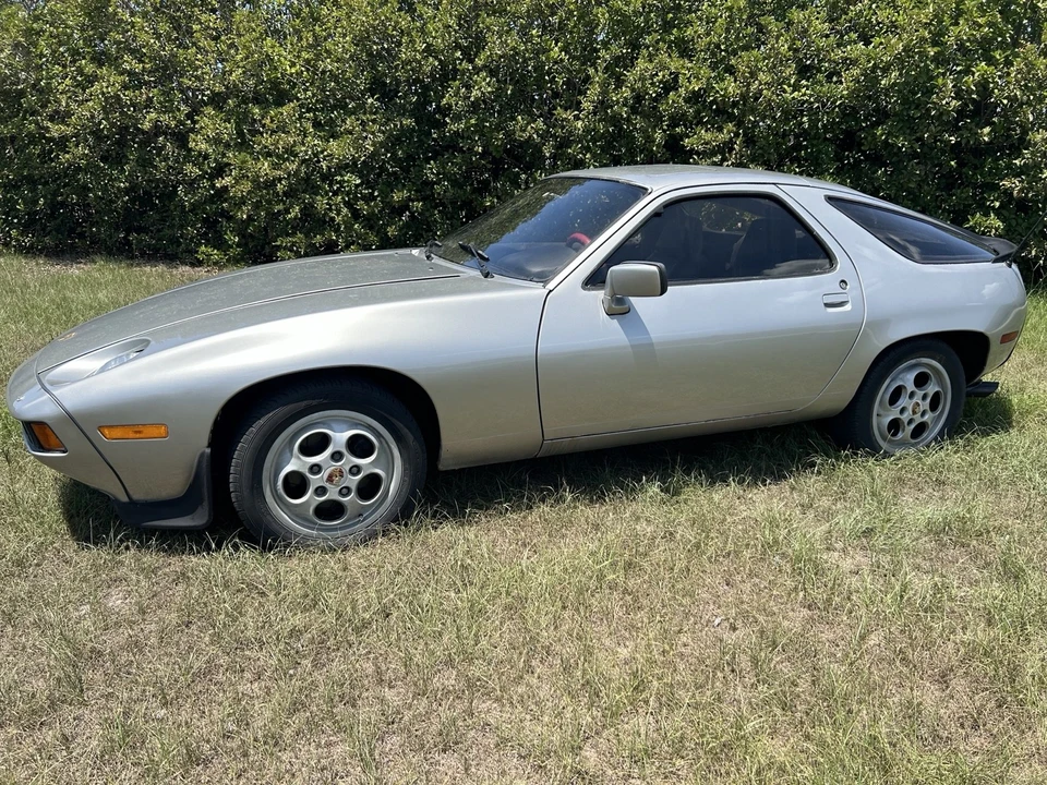 1982 Porsche 928 - Image 5 of 11
