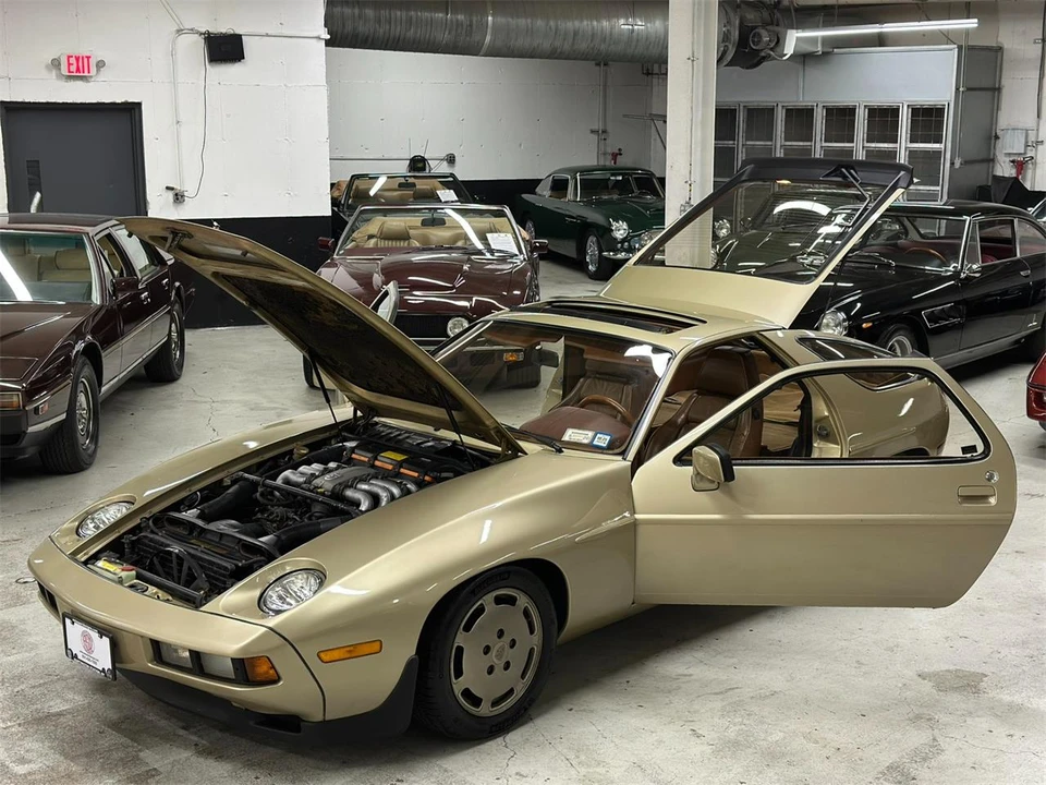 1982 Porsche 928 - Image 13 of 31