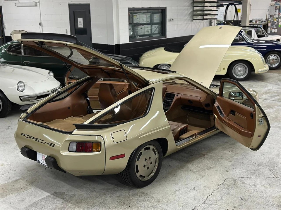 1982 Porsche 928 - Image 14 of 31