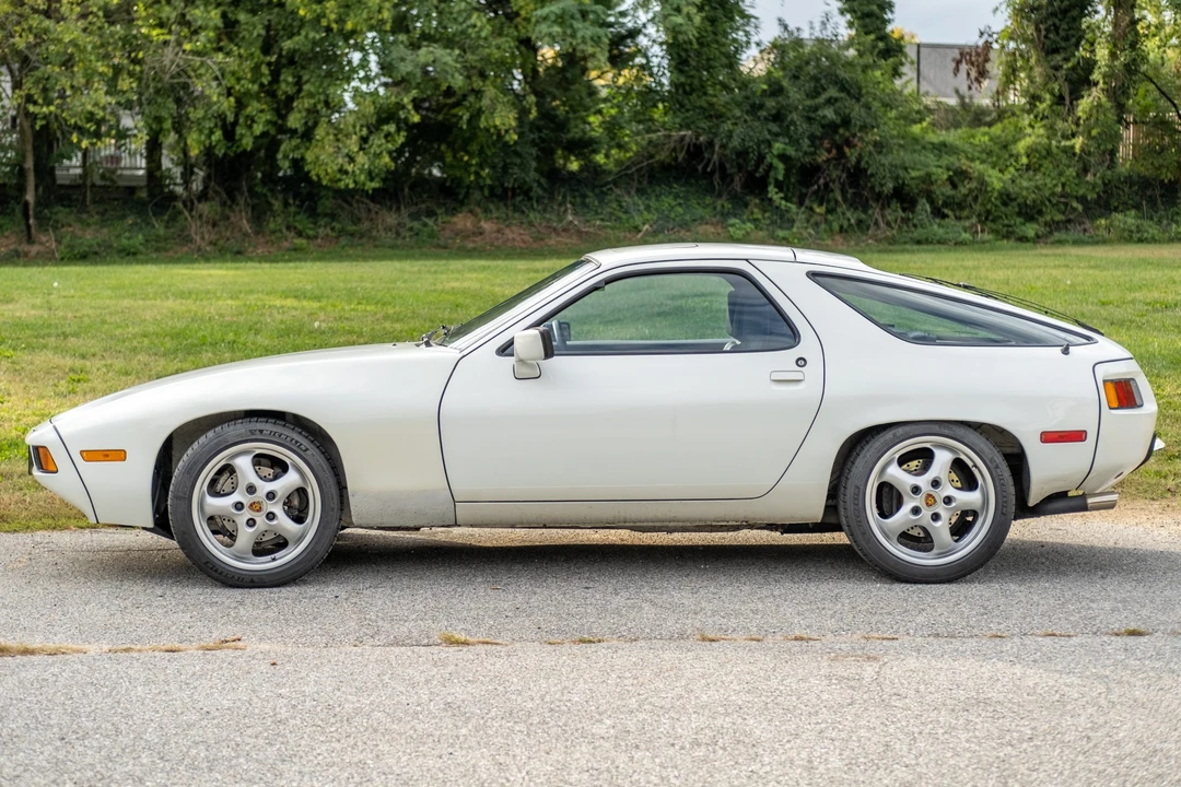 1982 Porsche 928 - Image 9 of 31