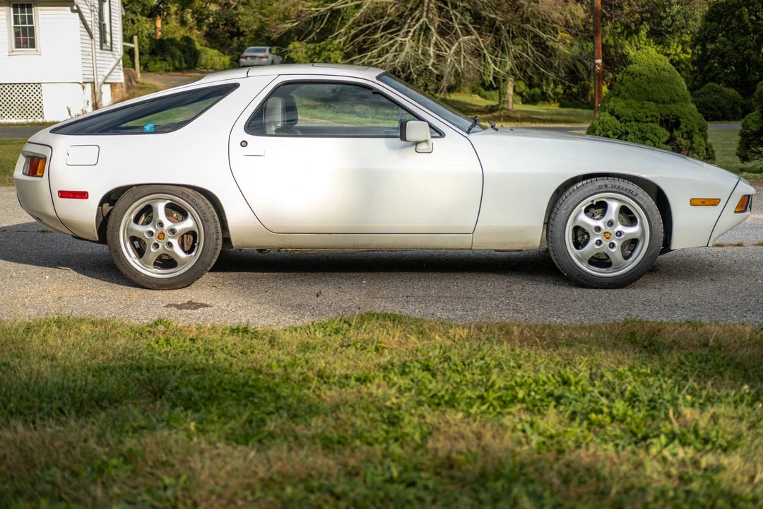 1982 Porsche 928 - Image 5 of 31