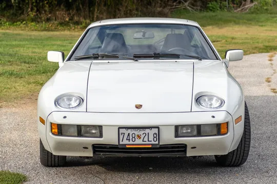 1982 Porsche 928 - Image 2 of 31