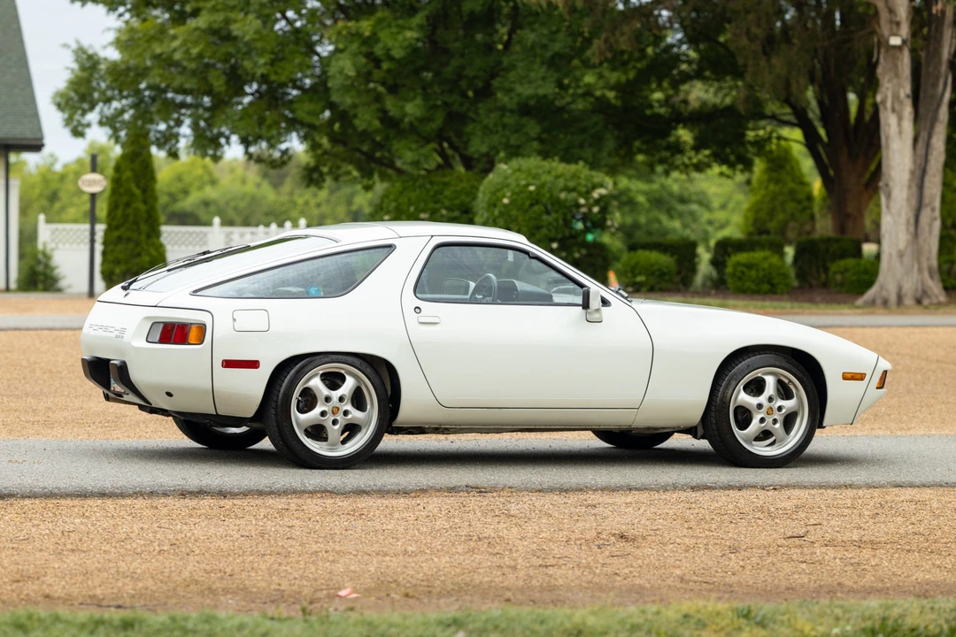 1982 Porsche 928 - Image 13 of 31
