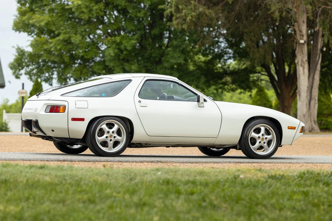 1982 Porsche 928 - Image 12 of 31