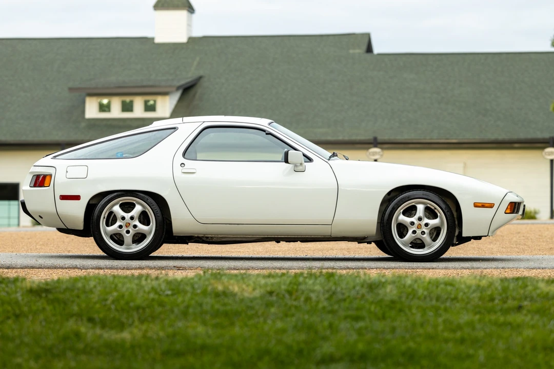 1982 Porsche 928 - Image 11 of 31