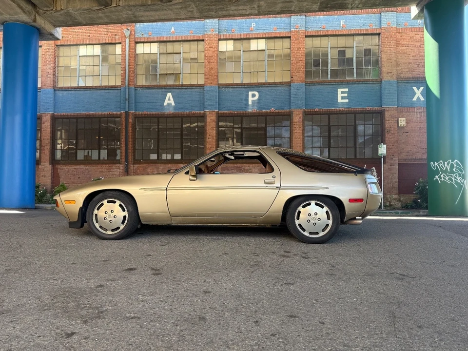 1982 Porsche 928 - Image 5 of 21