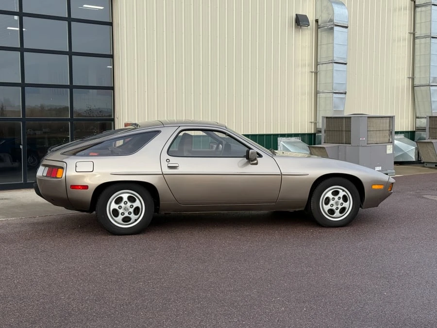 1982 Porsche 928 - Image 2 of 21