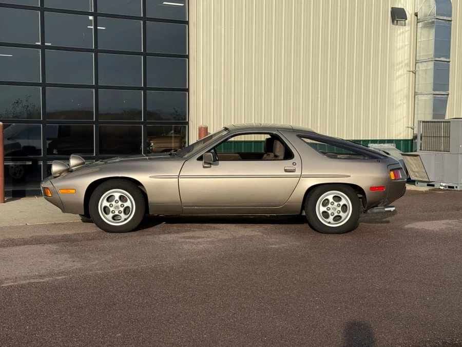 1982 Porsche 928 - Image 8 of 21