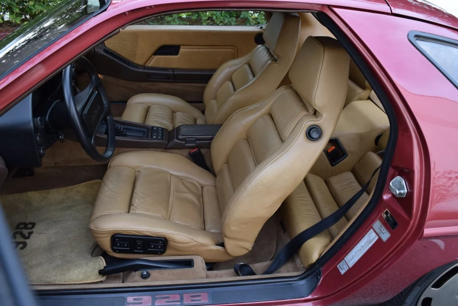 1982 Porsche 928 - Image 4 of 12