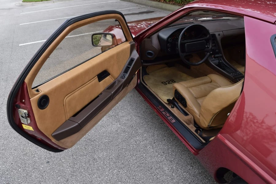 1982 Porsche 928 - Image 5 of 12