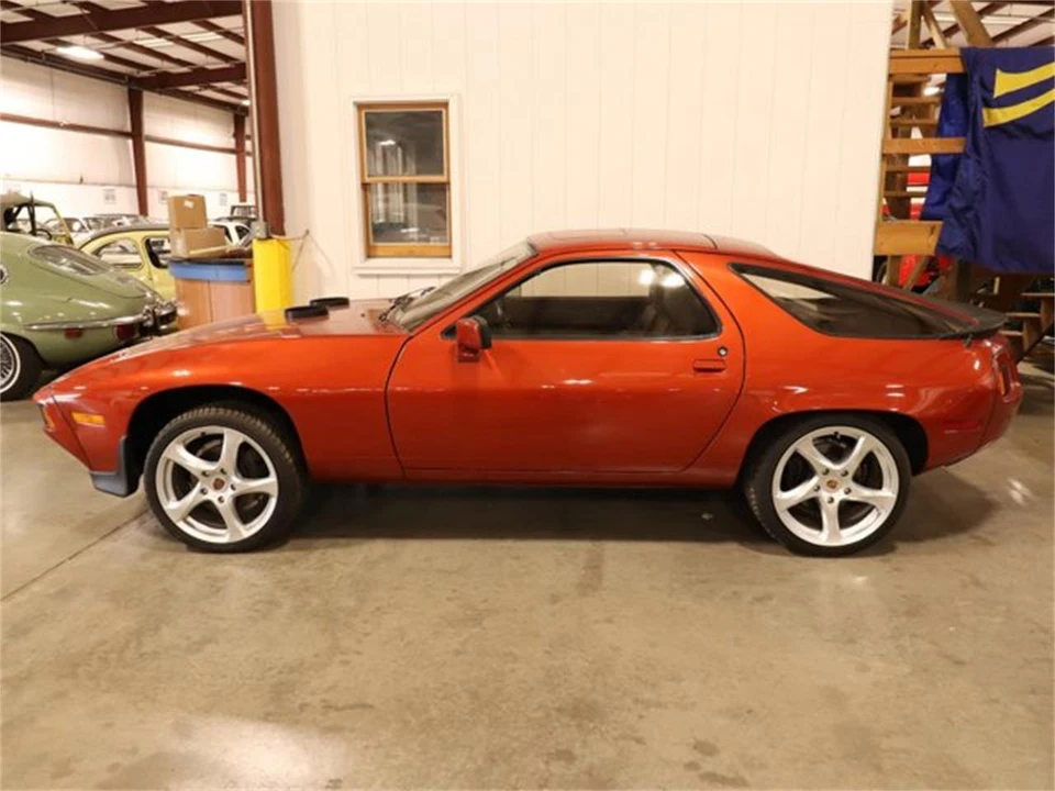 1982 Porsche 928 - Image 3 of 12