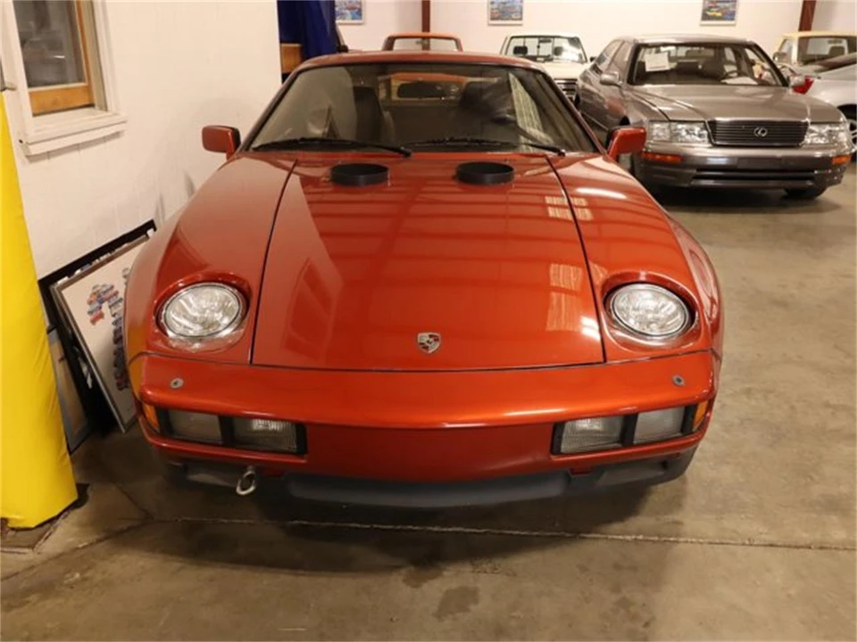 1982 Porsche 928 - Image 2 of 12