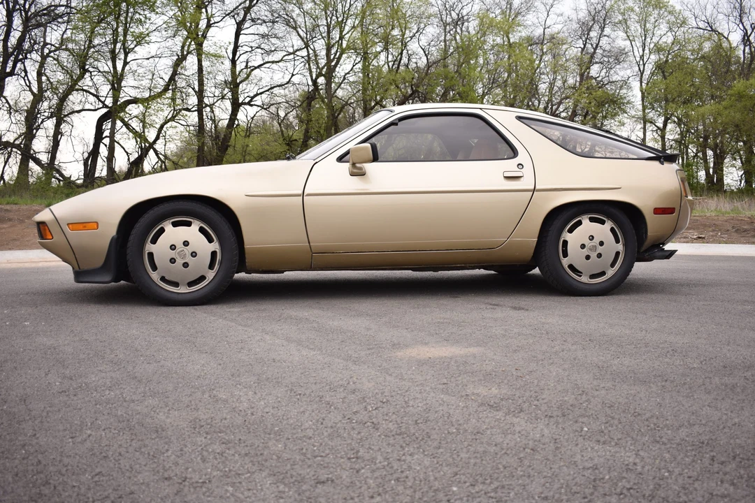 1982 Porsche 928 - Image 2 of 31