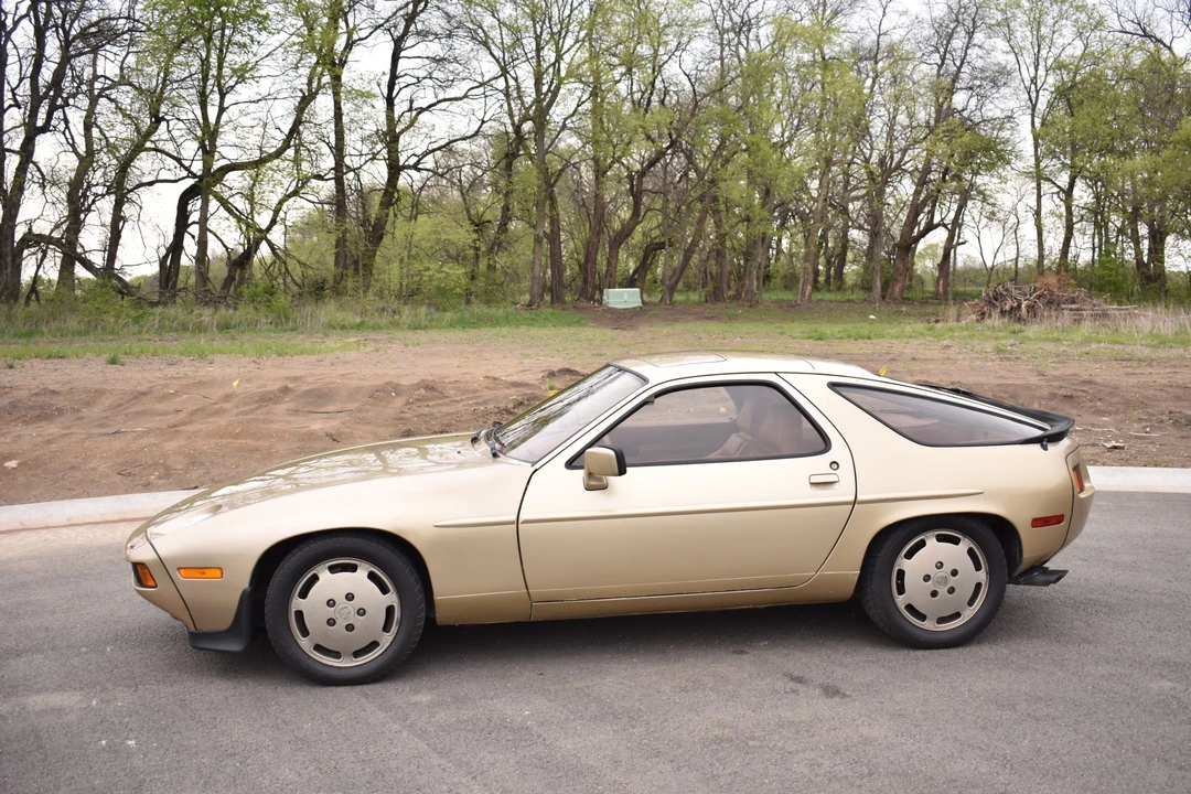 1982 Porsche 928 - Image 3 of 31