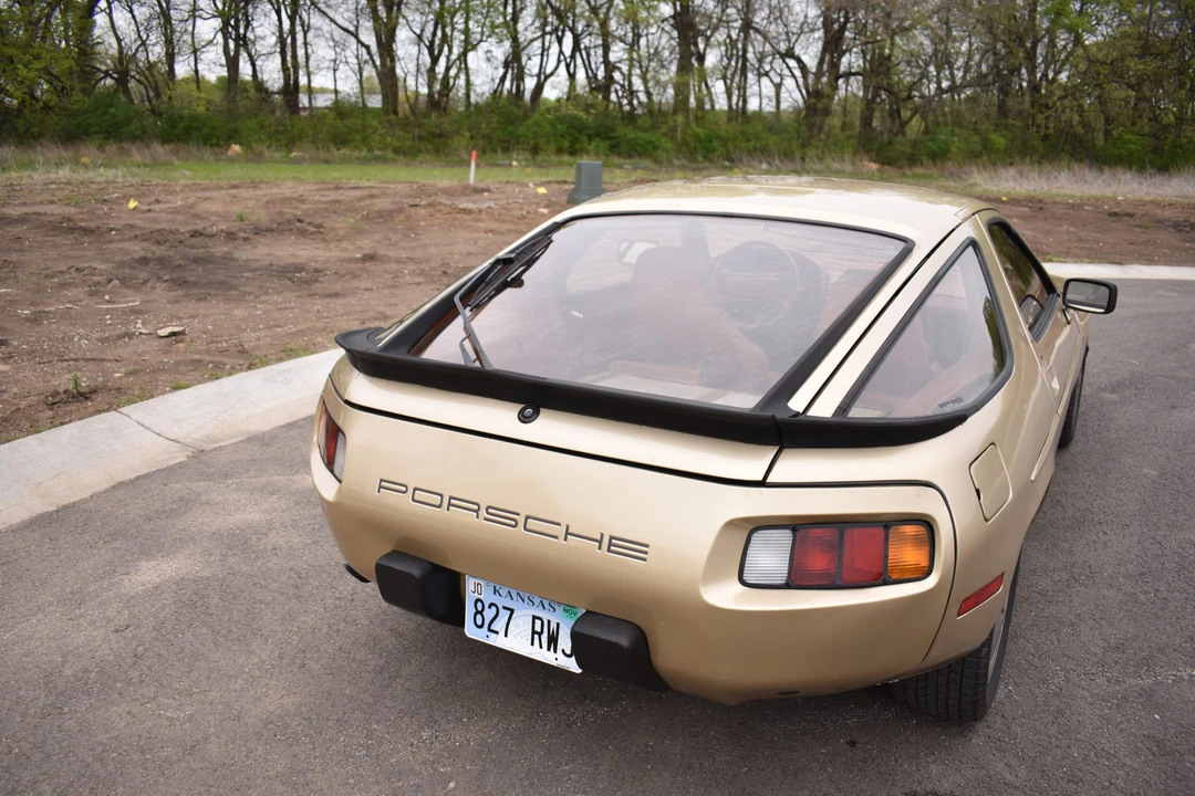 1982 Porsche 928 - Image 10 of 31
