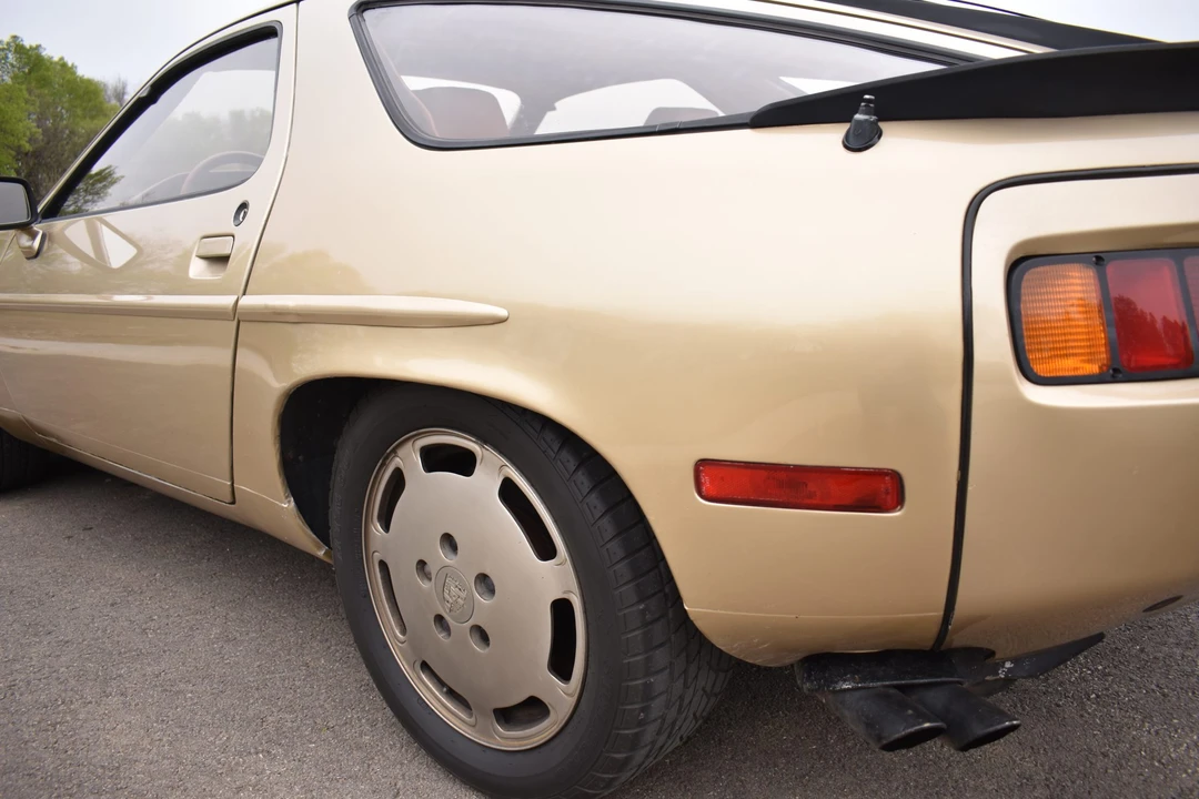 1982 Porsche 928 - Image 12 of 31