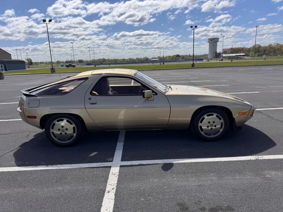 1982 Porsche 928 - Image 17 of 31