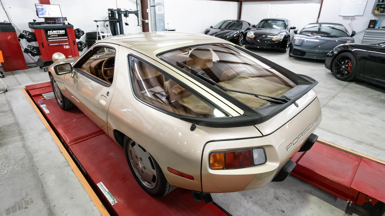1982 Porsche 928 - Image 17 of 31