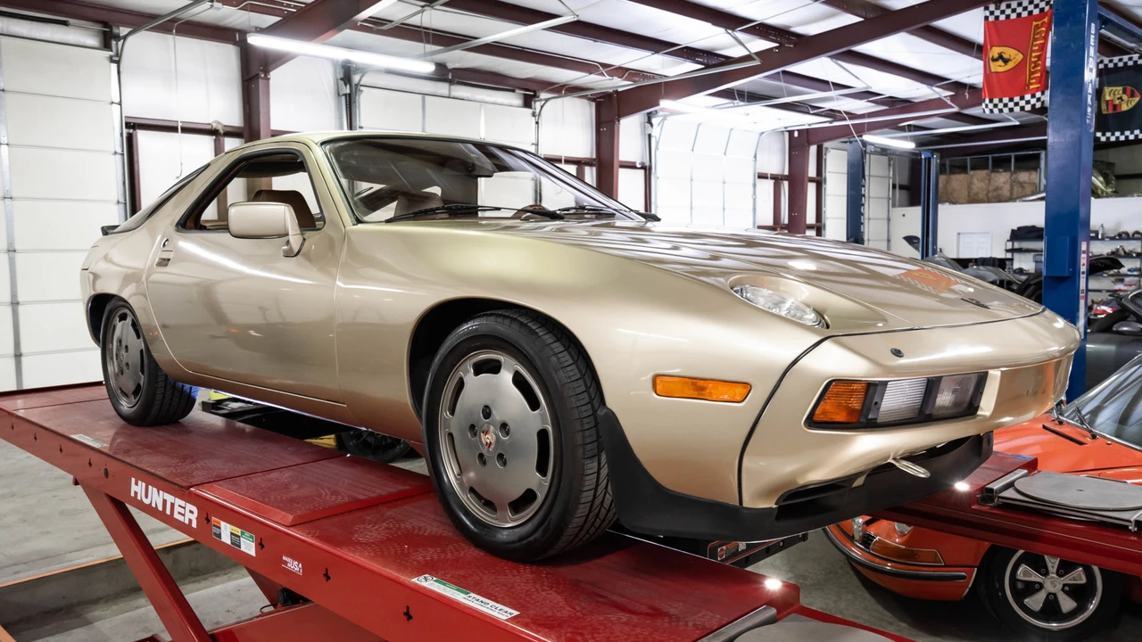 1982 Porsche 928 - Image 15 of 31