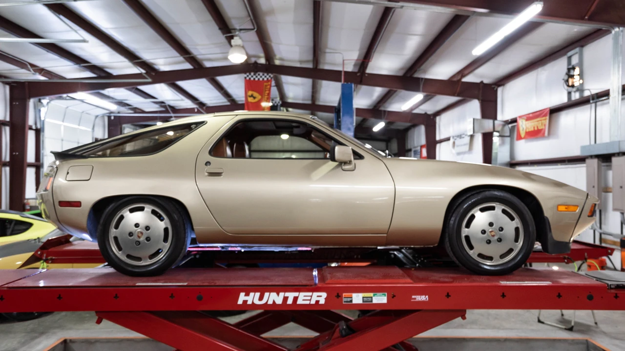 1982 Porsche 928 - Image 14 of 31