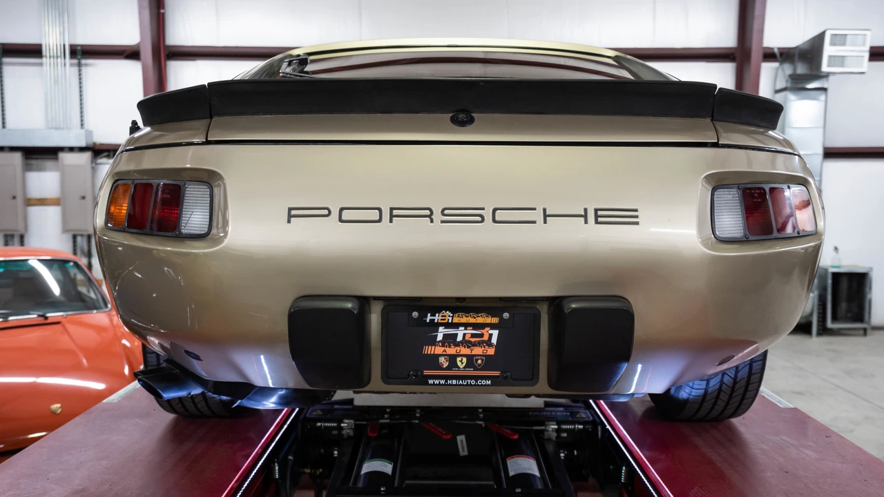 1982 Porsche 928 - Image 12 of 31